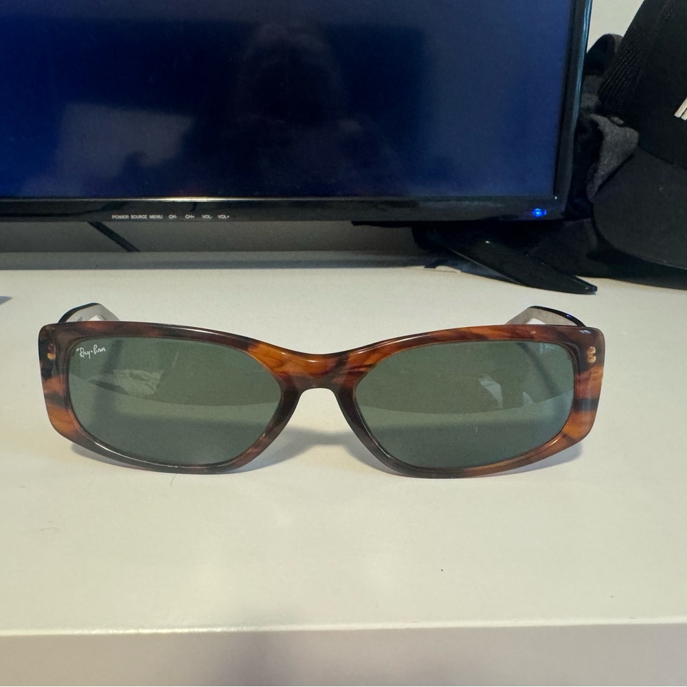 Authentic Ray-Ban USA Vintage B&L 80s Fugitive W1954 Tortoise Sunglasses & Case